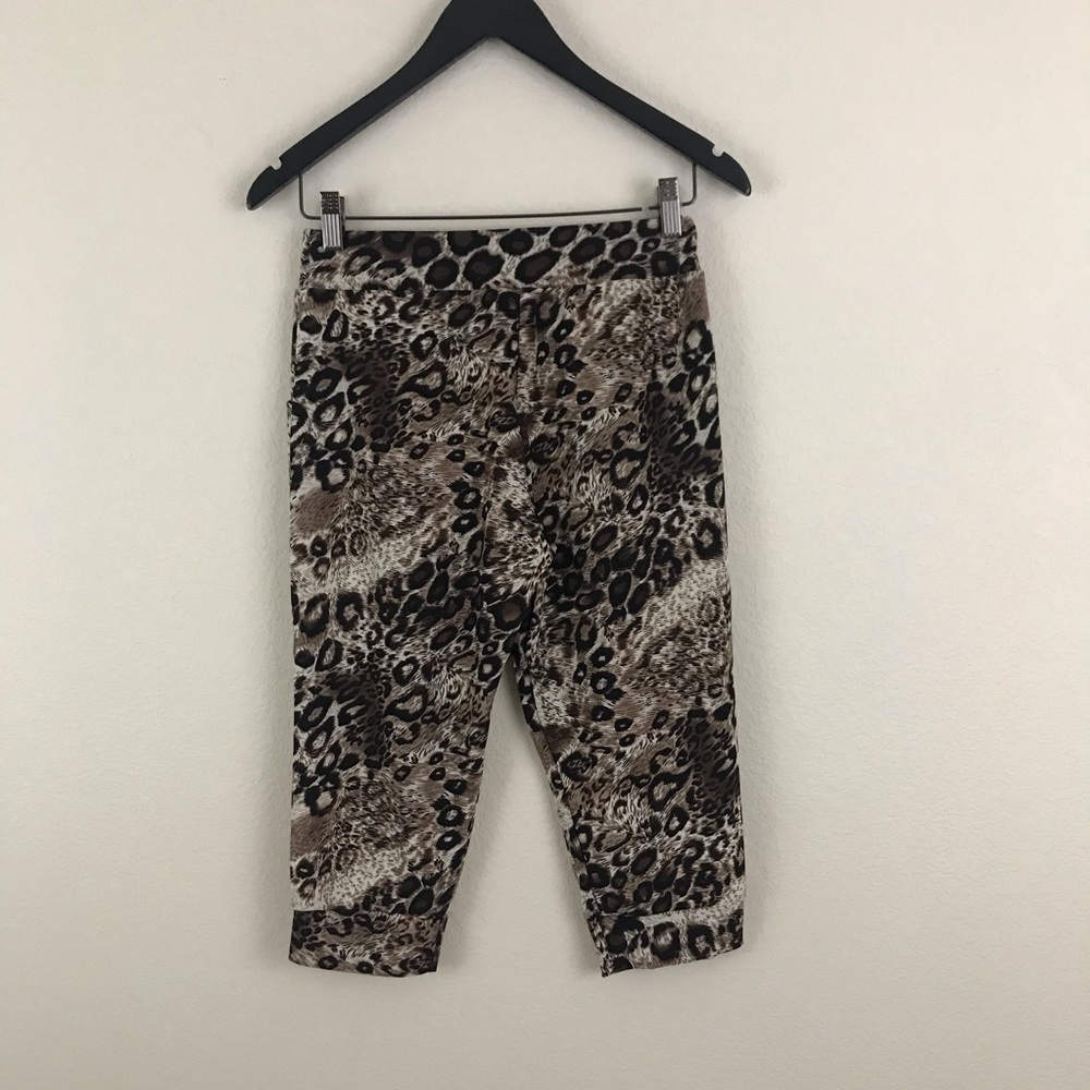 D&T - Brown Stretchable Capri with animal print